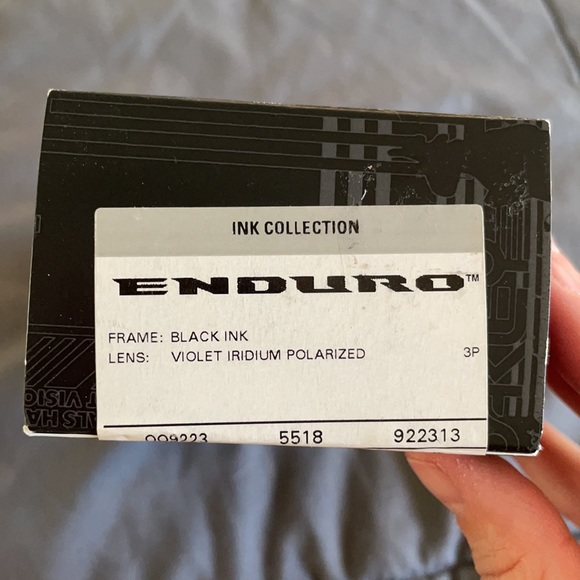 NWT Oakley Enduro - Picture 2 of 3